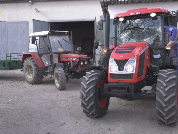 Nový traktor v obci