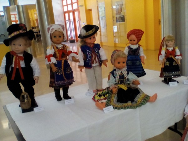 Výstava krojovaných bábik z celého Slovenska v Piešťanoch