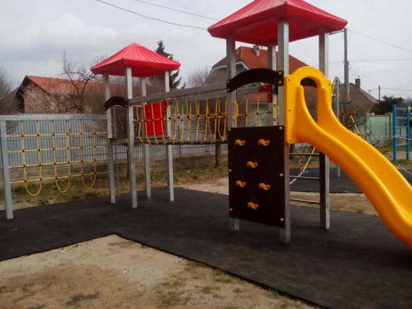 Nové detské ihrisko v obci vďaka Úradu vlády Slovenskej republiky