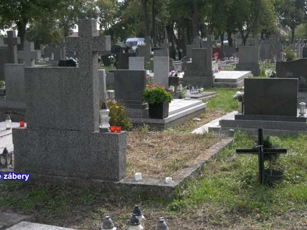 Hrobové miesta na cintorínoch