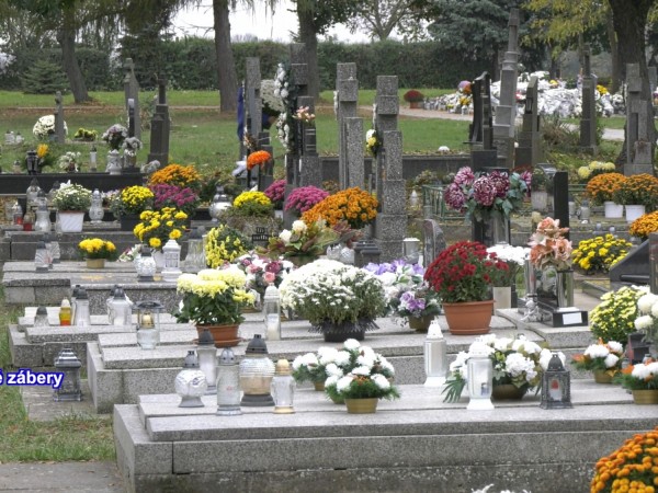 Hrobové miesta na močenských cintorínoch
