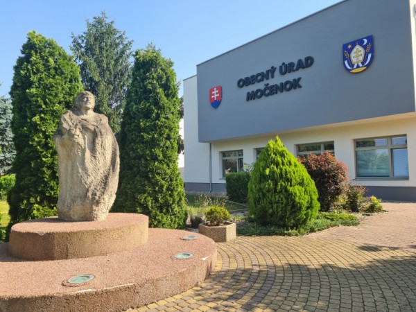 Obecný úrad v Močenku a Pošta Močenok budú v utorok zatvorené