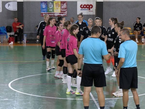 staršie dorastenky - HK Junior - Senec-Cífer