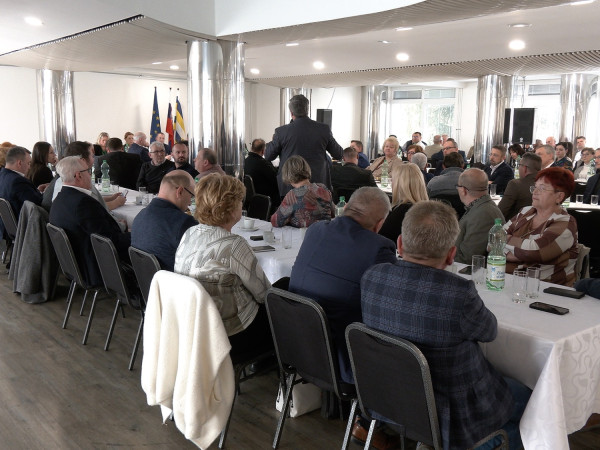 Stretnutie starostov s predstaviteľmi úradu vlády v Močenku