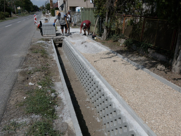 Chodník v ulici Čingov